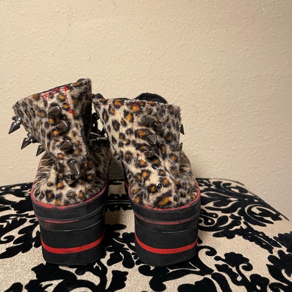 Fuzzy Leopard print Spiked Platform Hightop Sneakers w/ Xtra laces - Picture 3 of 6